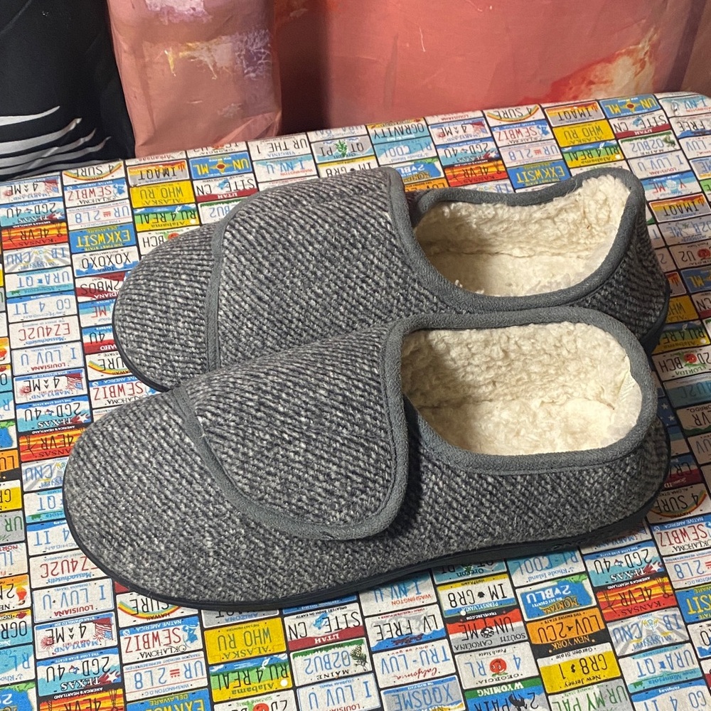 Men’s Gray Wool Blend Slippers US 12 (EU 45) Warm Sherpa Lined, Adjustable Strap